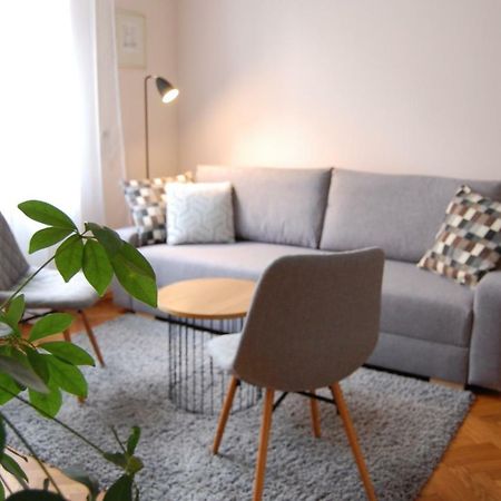 Apartment In The Heart Of Прага Екстериор снимка