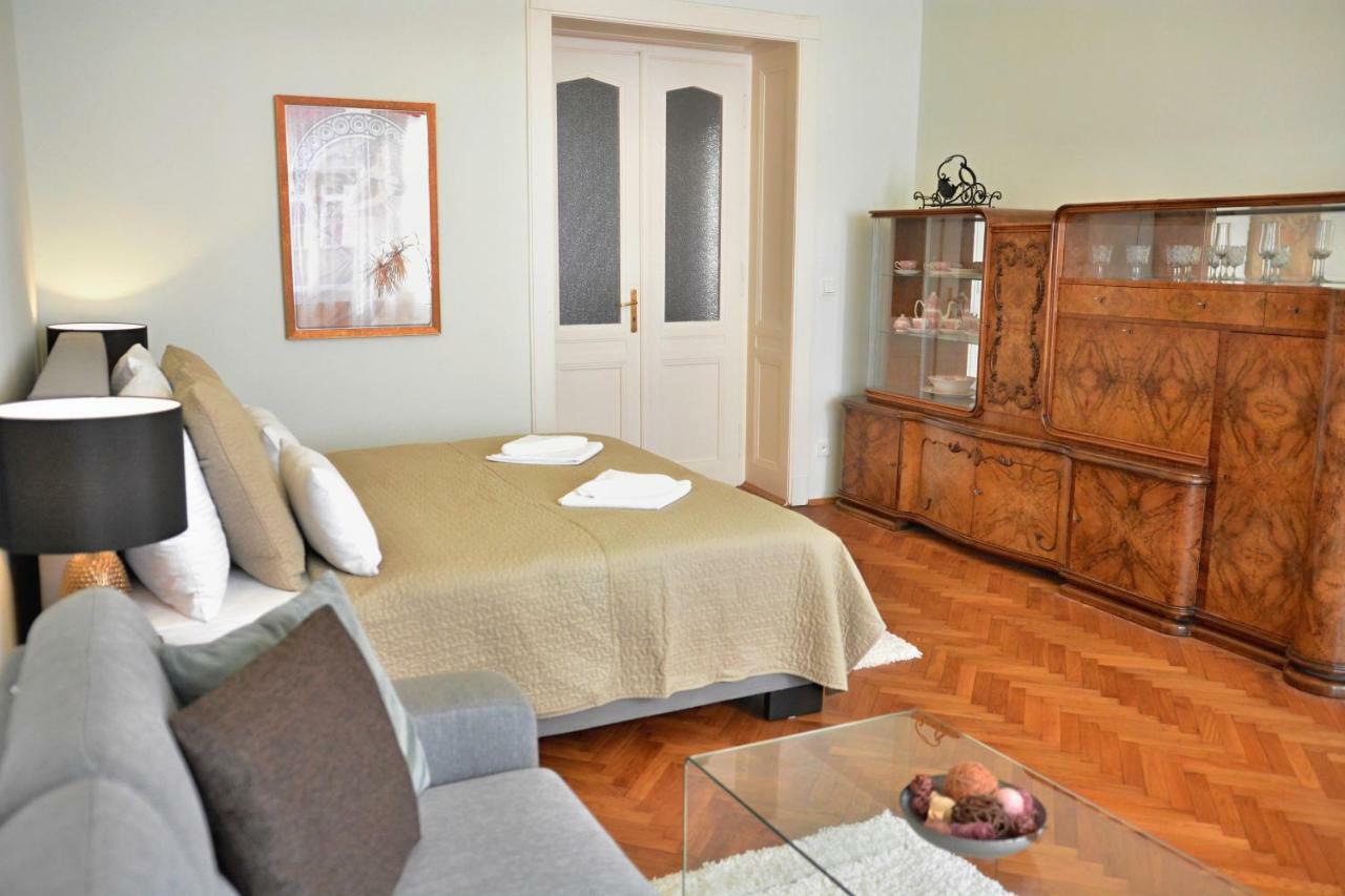 Apartment In The Heart Of Прага Екстериор снимка