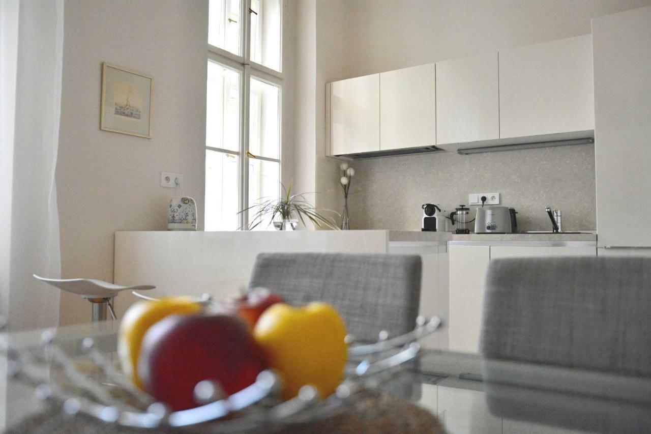 Apartment In The Heart Of Прага Екстериор снимка