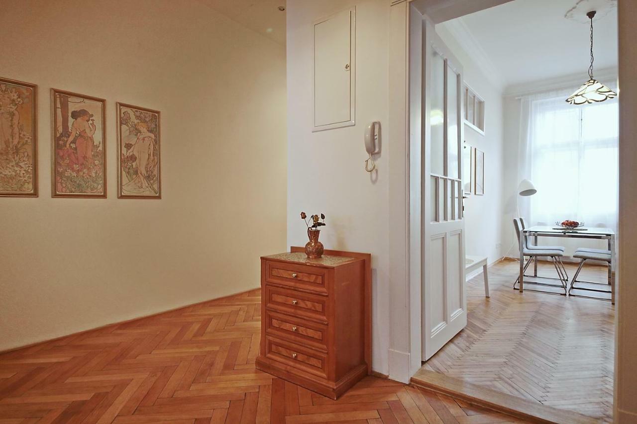 Apartment In The Heart Of Прага Екстериор снимка