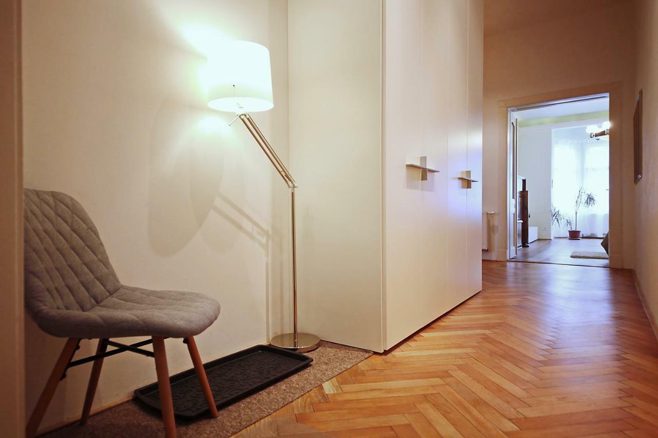 Apartment In The Heart Of Прага Екстериор снимка