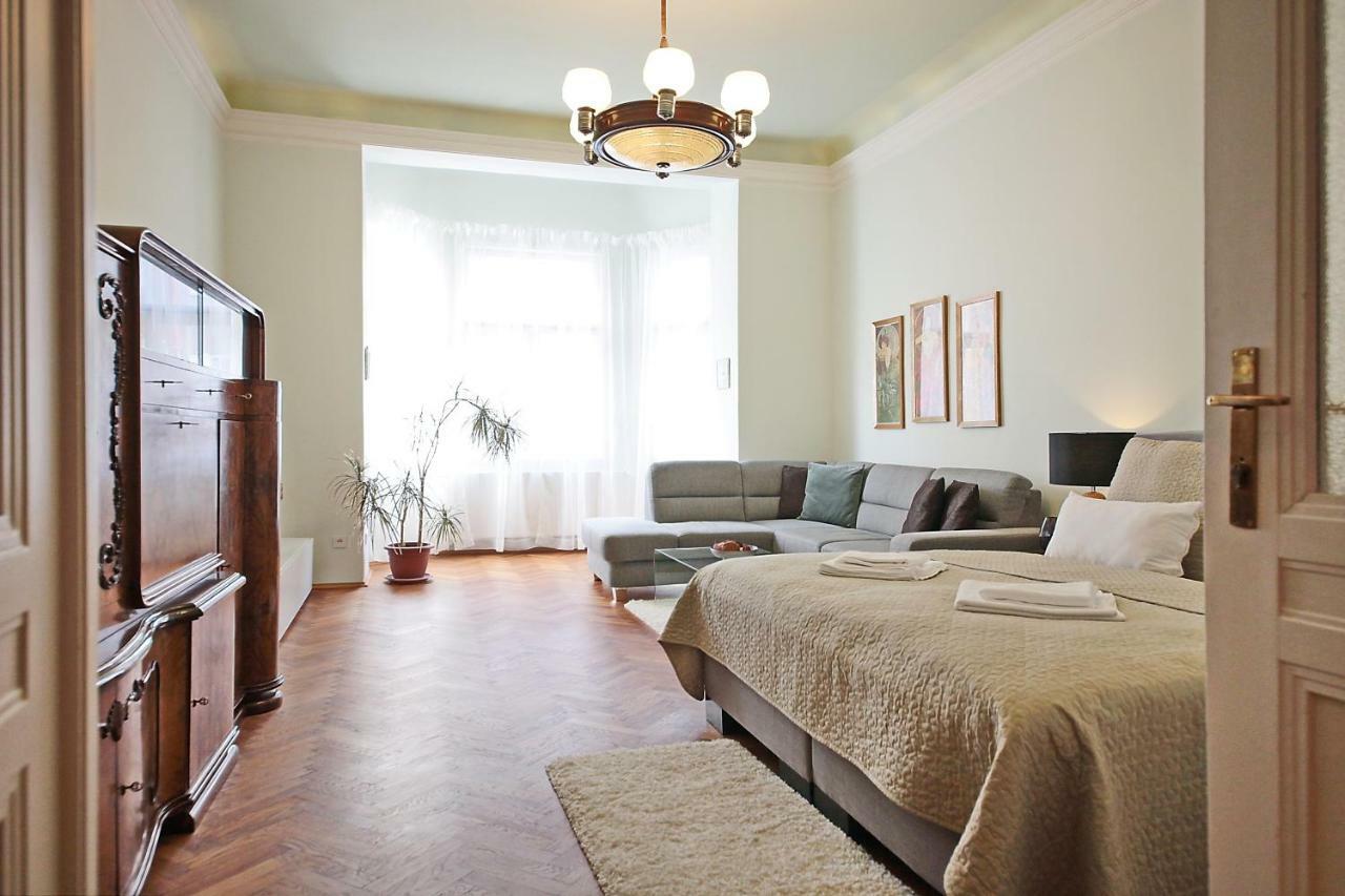 Apartment In The Heart Of Прага Екстериор снимка