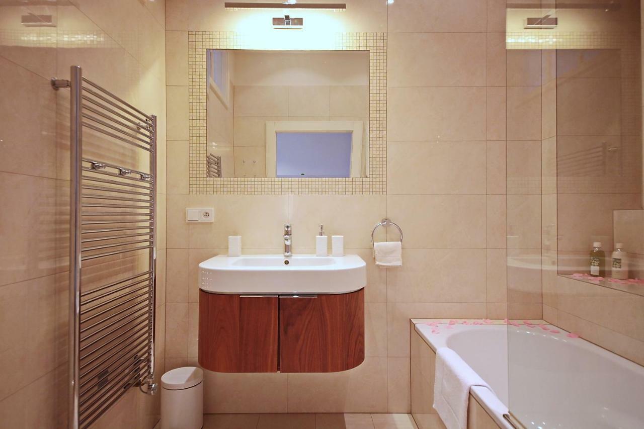 Apartment In The Heart Of Прага Екстериор снимка