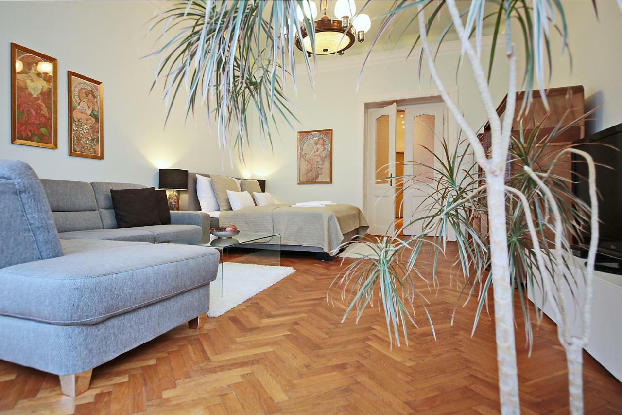 Apartment In The Heart Of Прага Екстериор снимка
