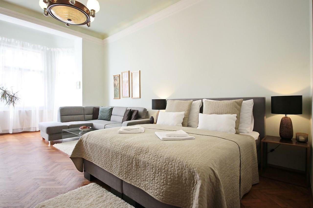 Apartment In The Heart Of Прага Екстериор снимка